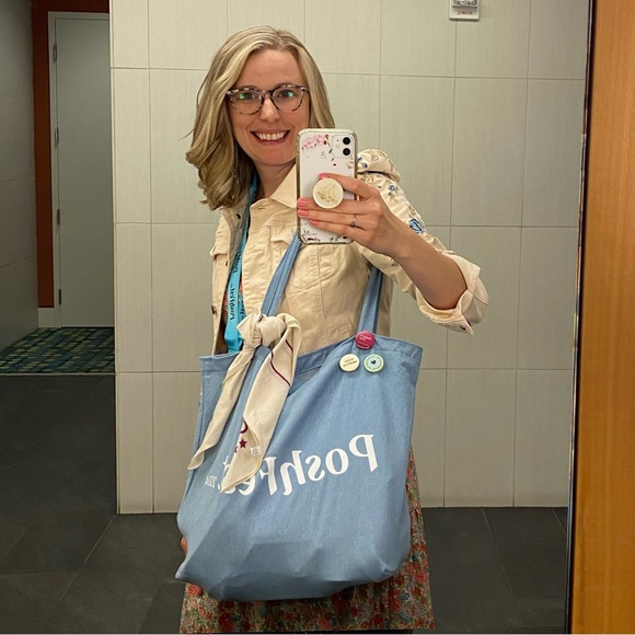 Welcome to my closet! My name is Chelsea 🌞 - Picture 4 of 15